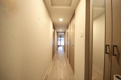【内装】 | エスリード大津におの浜セントラル | 玄関から通路・リビングへ