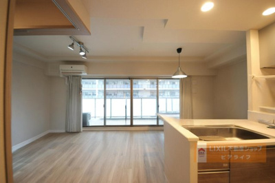 【居間・リビング】 | エスリード大津におの浜セントラル | AIによる家具消し加工写真