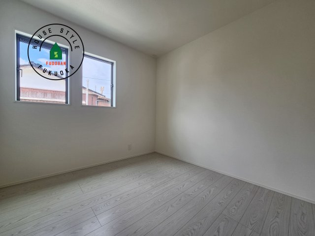 福津市津屋崎1丁目第4-2棟（2号棟）の洋室|落ち着いた色調の洋室です。