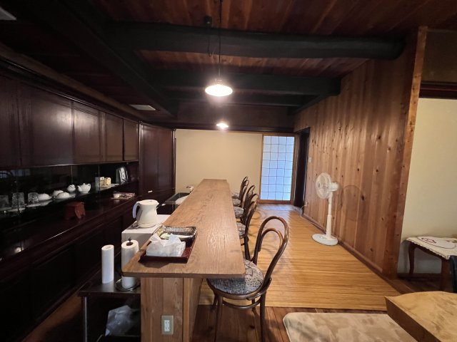 京都市上京区真盛町の一戸建ての居間・リビング|こちらのリビングで趣味の時間をお楽しみください