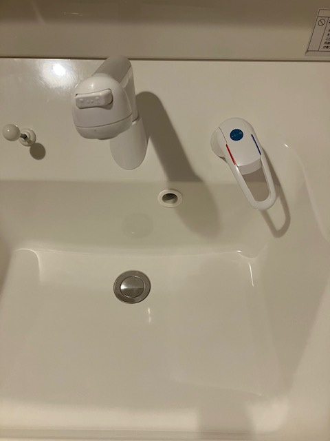 ルネシティ新在家南町２ＤＫの独立洗面台|スペースが確保できる洗面所です