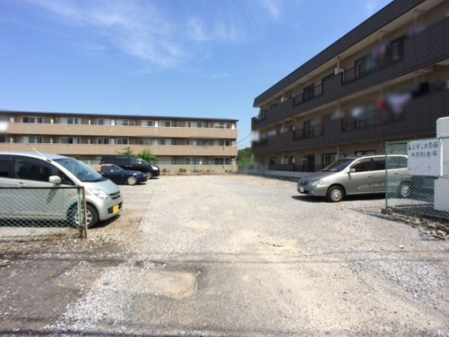 レジデンス齊藤の駐車場
