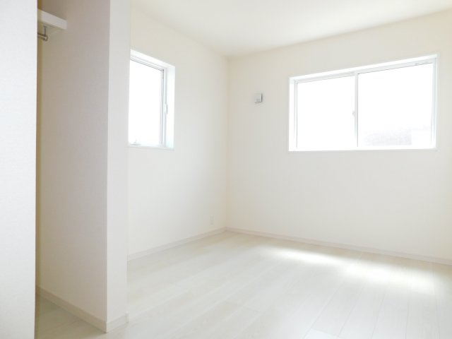 津島市愛宕町５丁目の新築一戸建の洋室|◇２階洋室◇　　南面で明るい洋室５．１６帖　ウォークインクローゼット完備！