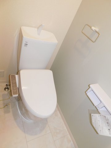 津島市愛宕町５丁目の新築一戸建のトイレ|◇トイレ◇　　１・２階　シャワートイレ　節水タイプ