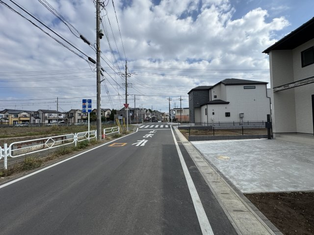 松戸市古ケ崎４丁目新築戸建【古ヶ崎小学校：4分】の前面道路含む現地写真|北側前面道路