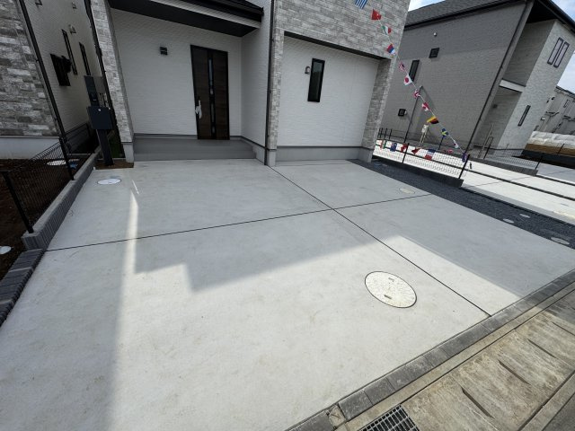 松戸市古ケ崎４丁目新築戸建【古ヶ崎小学校：4分】の駐車場|B号棟駐車スペース・並列2台駐車可