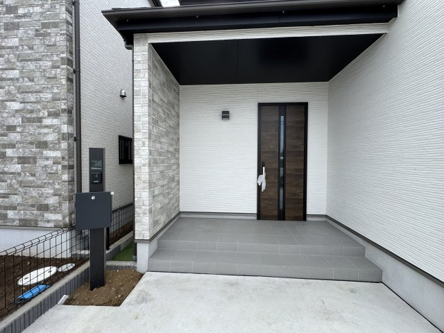 松戸市古ケ崎４丁目新築戸建【古ヶ崎小学校：4分】のエントランス|エントランス・玄関ポーチ