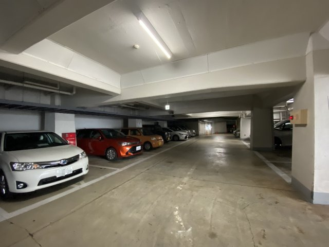 マンション南熱海の駐車場