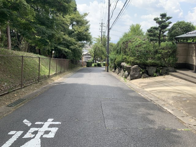 京都市左京区修学院檜峠町　中古戸建の前面道路含む現地写真