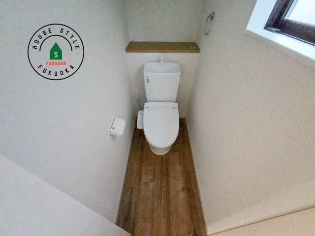 春日市須玖南6丁目第2-2棟(1号棟)のトイレ|温水洗浄便座を完備しております。2ヶ所にトイレがあるのは朝の慌ただしい時間も安心です。