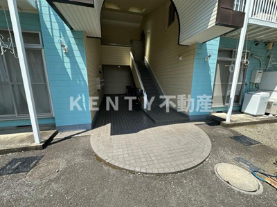 【エントランス】 | ホワイトコートカヤ | 建物の内部です