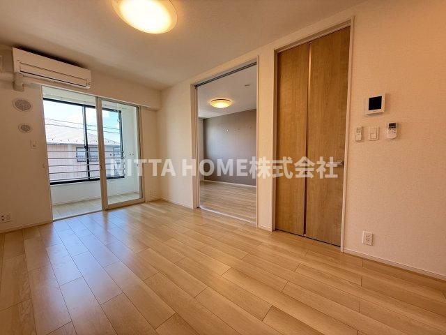 ナタリス　ウィータの洋室|引き戸を開けると開放感があります♪