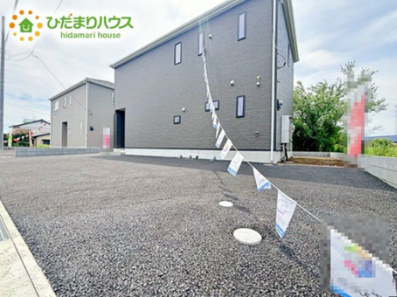 【駐車場】 | 笠間市大田町第3　新築戸建　3号棟 | ゆったりとしたカースペースで、ファミリーカーや軽自動車もラクラク駐車出来ますね♪