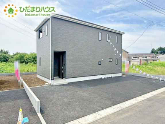 【外観】 | 笠間市大田町第3　新築戸建　3号棟 | 周囲の環境に馴染みやすいスタイリッシュな外観です。