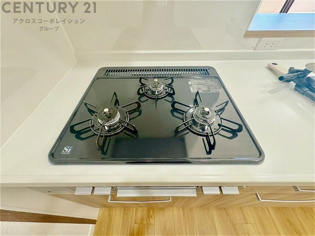 多数の調理器具を同時に使用でき、料理の効率化が可能。省エネで節約になり、様々な料理スタイルに適応できます。また、火力調整が独立しており、手入れや掃除もしやすく、今よりもっとお料理が楽しくなるかも。
