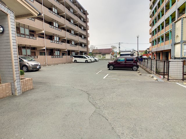 グレースコートの駐車場