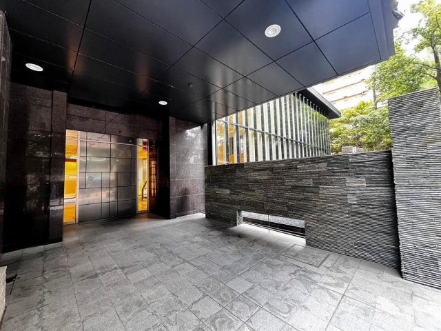 クロスエアタワーの玄関