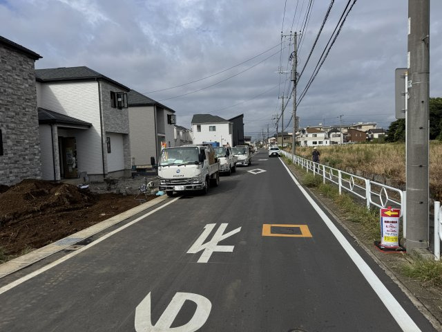 松戸市古ケ崎４丁目新築戸建【古ヶ崎小学校：4分】の前面道路含む現地写真|北側前面道路
