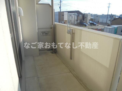 【バルコニー】 | ルチアーノ | ※写真は別号室です