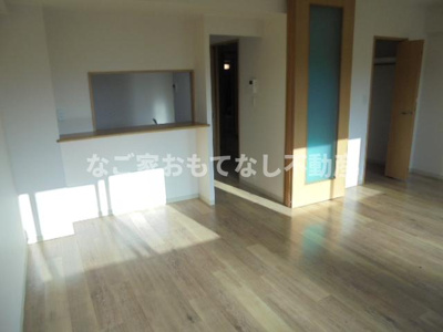 【居間・リビング】 | ルチアーノ | ※写真は別号室です