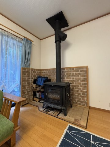 米子市下新印　中古住宅のその他|薪ストーブ（居間）