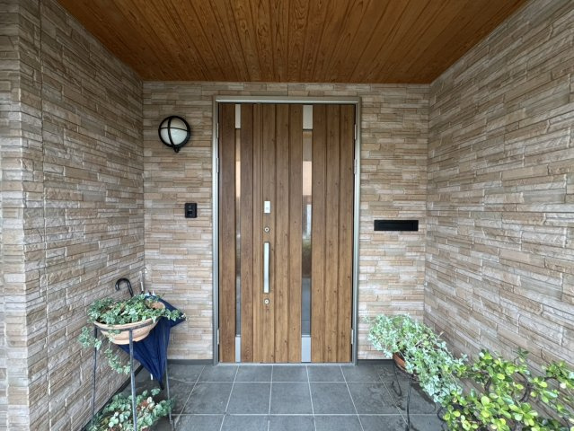 米子市下新印　中古住宅の玄関