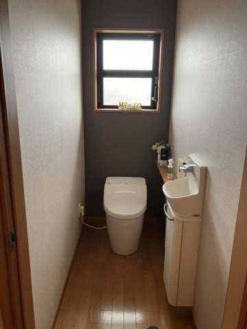 米子市下新印　中古住宅のトイレ|2階