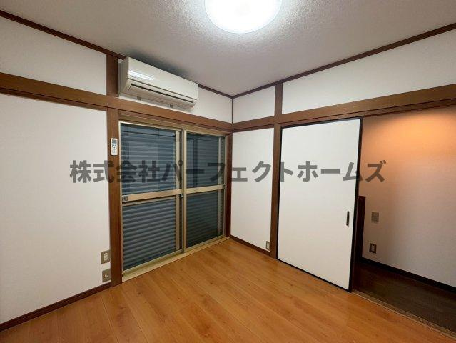 岡東町戸建　賃貸の居間・リビング|ゆったり過ごせる居間です