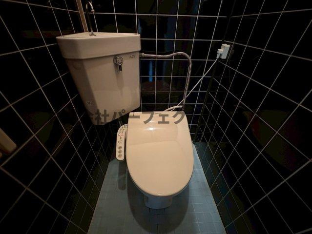 岡東町戸建　賃貸のトイレ|シンプルで使いやすいトイレです