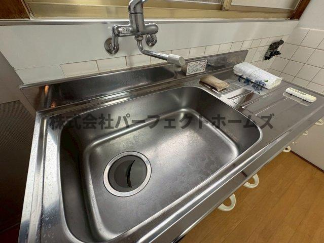 岡東町戸建　賃貸のキッチン|キッチンでお料理をお楽しみください