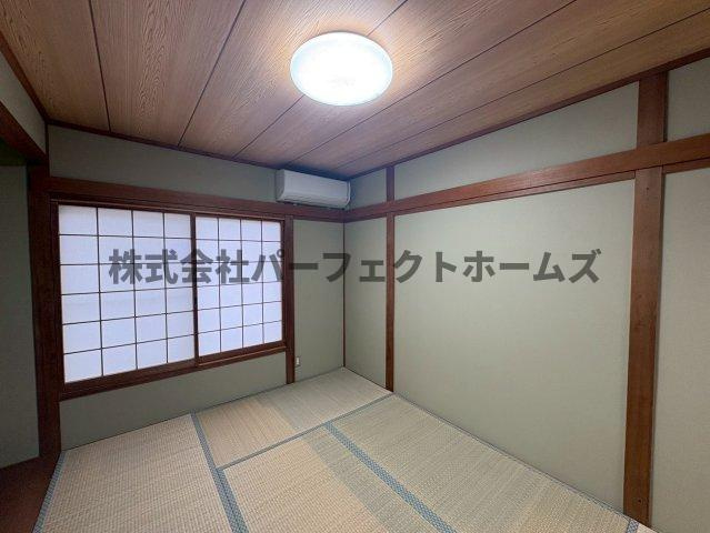 岡東町戸建　賃貸の和室|明るい和室です