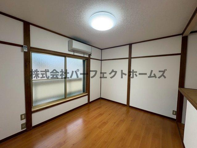 岡東町戸建　賃貸の居間・リビング|居間です