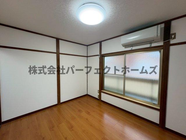 岡東町戸建　賃貸の居間・リビング|ゆったりとしたリビングです