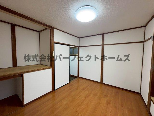 岡東町戸建　賃貸の居間・リビング|ゆったり過ごせる居間です