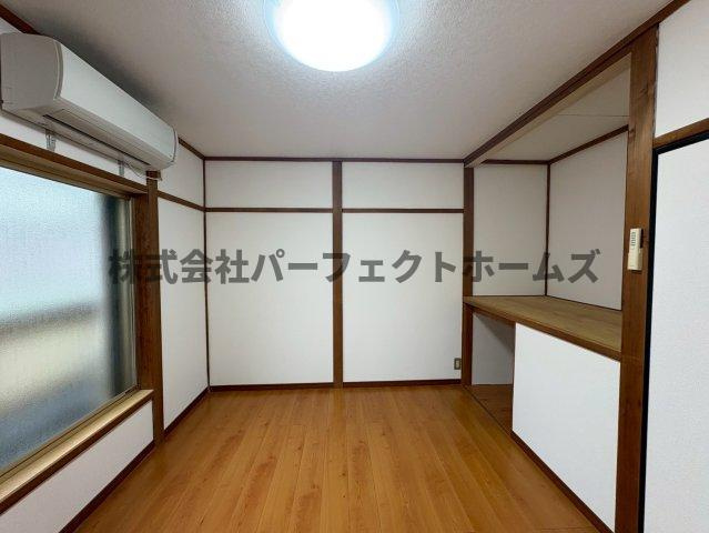 岡東町戸建　賃貸の居間・リビング|居間です