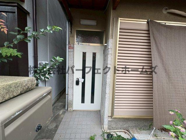 岡東町戸建　賃貸のエントランス|落ち着いたエントランスです