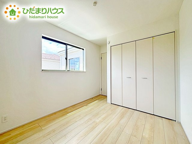 【洋室】 | 水戸市大塚町3期　新築戸建　A号棟 | 洗練された空間にやわらかい光が差し込み、お気に入りの家具や小物が映えます。