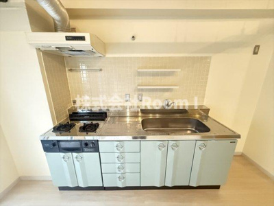 【キッチン】 | トウセン本町橋ビル | お料理しやすいキッチンです
※反転タイプ