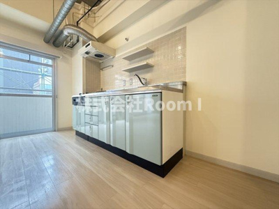 【キッチン】 | トウセン本町橋ビル | コンパクトなキッチンで掃除もラクラク
※反転タイプ