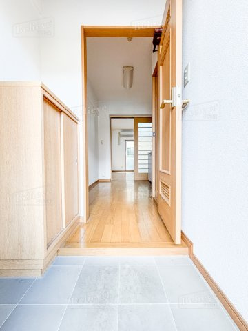 メープルコートⅠの玄関|シューズボックス付きの玄関☆