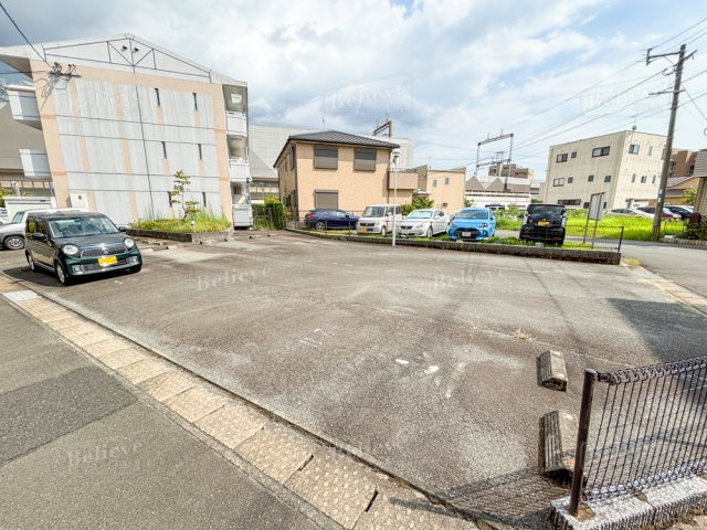 メープルコートⅠの駐車場|駐車スペースもあります♪