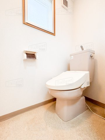 メープルコートⅠのトイレ|嬉しい温水洗浄便座付き★