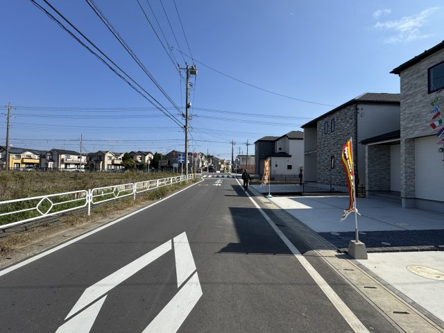 松戸市古ケ崎４丁目新築戸建【古ヶ崎小学校：4分】の前面道路含む現地写真|北側前面道路