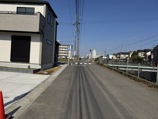 松戸市古ケ崎４丁目新築戸建【古ヶ崎小学校：4分】の前面道路含む現地写真|東側前面道路