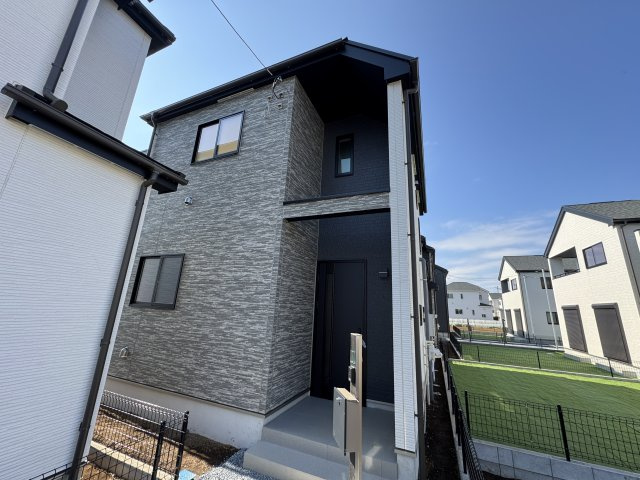 松戸市古ケ崎４丁目新築戸建【古ヶ崎小学校：4分】のエントランス|エントランス・玄関ポーチ