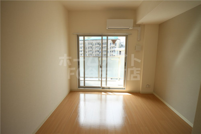 【寝室】 | エグゼ大阪ドーム | 落ち着いた色調の寝室です