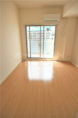 【居間・リビング】 | エグゼ大阪ドーム | こちらのリビングで趣味の時間をお楽しみください