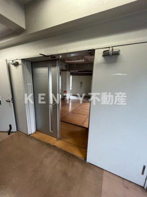 【エントランス】 | キャビックビル | 建物の内部です