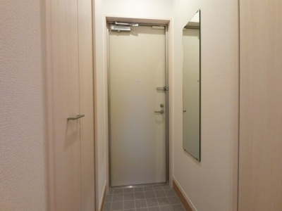 【玄関】 | パルティール | 玄関内（ミラーあります）