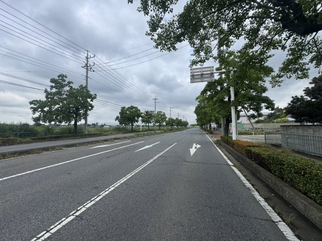 前橋市上佐鳥町　中古住宅の前面道路含む現地写真|西側前面道路幅員約27.5ｍ